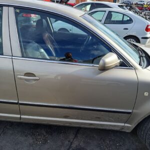 PUERTA DELANTERA DERECHA SKODA SUPERB (3U4)