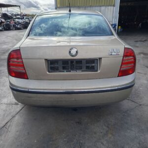 PARAGOLPES TRASERO SKODA SUPERB (3U4)