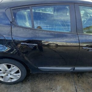 PUERTA TRASERA DERECHA RENAULT MEGANE III BERLINA 5P