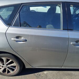 PUERTA TRASERA DERECHA TOYOTA AURIS (E18)