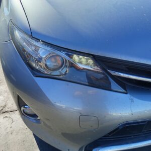 FARO DERECHO TOYOTA AURIS (E18)