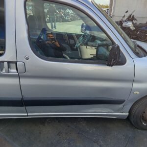 PUERTA DELANTERA DERECHA PEUGEOT PARTNER (S2)