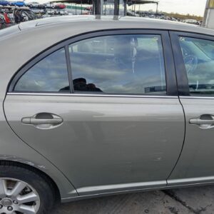 PUERTA TRASERA DERECHA TOYOTA AVENSIS BERLINA (T25)