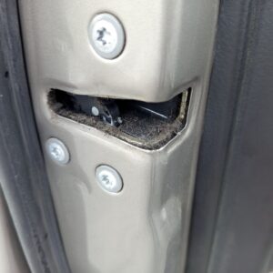 CERRADURA PUERTA DELANTERA IZQUIERDA TOYOTA AVENSIS BERLINA (T25)