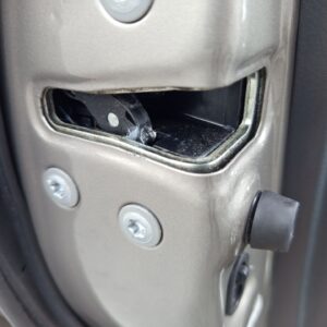 CERRADURA PUERTA TRASERA IZQUIERDA TOYOTA AVENSIS BERLINA (T25)