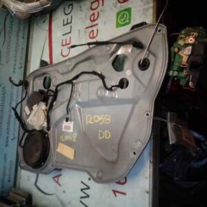 ELEVALUNAS DELANTERO DERECHO SEAT CORDOBA BERLINA (6L2)