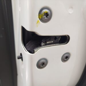 CERRADURA PUERTA TRASERA DERECHA NISSAN PULSAR (C13M)