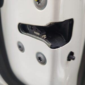 CERRADURA PUERTA TRASERA IZQUIERDA NISSAN PULSAR (C13M)