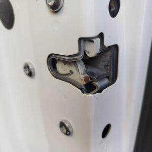 CERRADURA PUERTA DELANTERA IZQUIERDA OPEL CORSA E