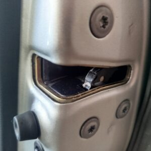 CERRADURA PUERTA DELANTERA IZQUIERDA TOYOTA AVENSIS BERLINA (T25)