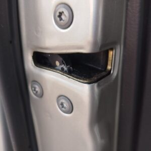 CERRADURA PUERTA TRASERA DERECHA TOYOTA AVENSIS BERLINA (T25)