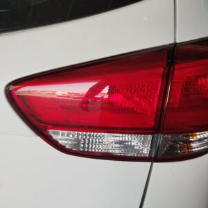 PILOTO TRASERO DERECHO INTERIOR KIA CARENS (RP)