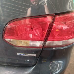 PILOTO TRASERO DERECHO INTERIOR VOLKSWAGEN GOLF VI (5K1)(10.2008)