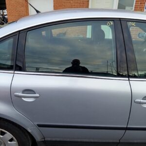 PUERTA TRASERA DERECHA VOLKSWAGEN PASSAT BERLINA (3B3)