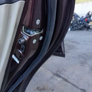 CERRADURA PUERTA TRASERA DERECHA TOYOTA AVENSIS BERLINA (T25)