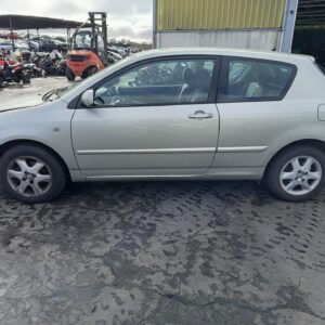 PUERTA DELANTERA DERECHA TOYOTA COROLLA (E12)