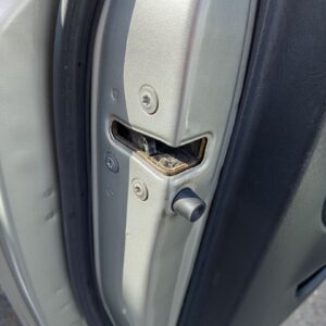 CERRADURA PUERTA DELANTERA IZQUIERDA TOYOTA COROLLA (E12)