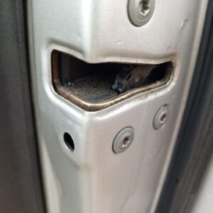 CERRADURA PUERTA DELANTERA DERECHA TOYOTA COROLLA (E12)