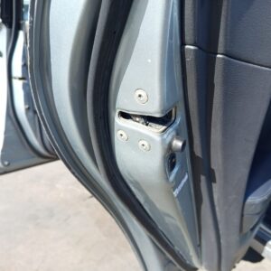 CERRADURA PUERTA TRASERA IZQUIERDA TOYOTA AVENSIS BERLINA (T25)