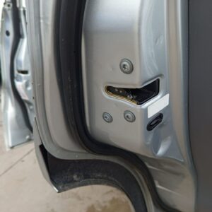 CERRADURA PUERTA TRASERA IZQUIERDA TOYOTA RAV4 (A2)