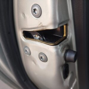 CERRADURA PUERTA TRASERA IZQUIERDA TOYOTA AVENSIS BERLINA (T25)