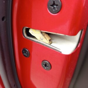 CERRADURA PUERTA DELANTERA IZQUIERDA MAZDA 3 BERLINA / SEDÁN (BM/BN)