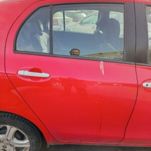 PUERTA TRASERA DERECHA TOYOTA YARIS (KSP9/SCP9/NLP9)