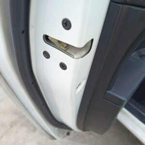 CERRADURA PUERTA TRASERA IZQUIERDA MAZDA 3 BERLINA (BL)