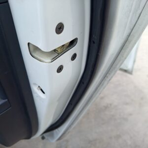 CERRADURA PUERTA TRASERA DERECHA MAZDA 3 BERLINA (BL)
