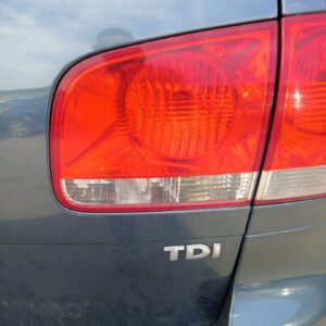 PILOTO TRASERO DERECHO INTERIOR VOLKSWAGEN TOUAREG (7LA)