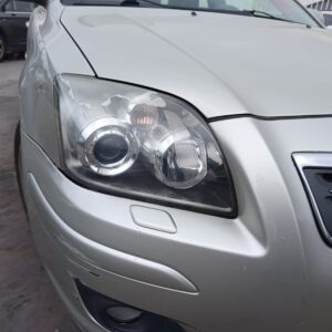 FARO DERECHO TOYOTA AVENSIS WAGON (T25)