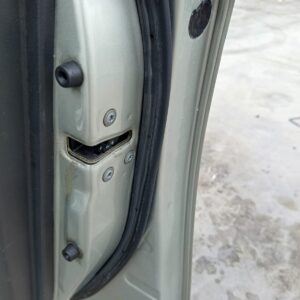 CERRADURA PUERTA DELANTERA DERECHA TOYOTA AVENSIS WAGON (T25)