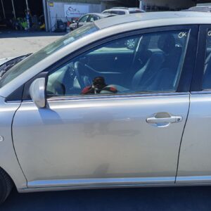 PUERTA DELANTERA IZQUIERDA TOYOTA AVENSIS BERLINA (T25)