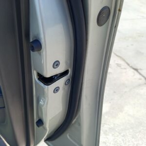 CERRADURA PUERTA DELANTERA DERECHA TOYOTA AVENSIS BERLINA (T25)
