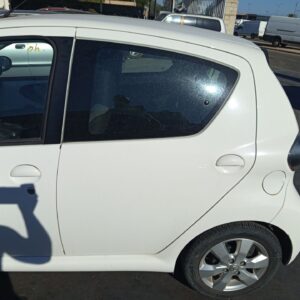 PUERTA TRASERA IZQUIERDA TOYOTA AYGO (KGB/WNB)