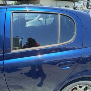 PUERTA TRASERA IZQUIERDA TOYOTA YARIS (NCP1/NLP1/SCP1)
