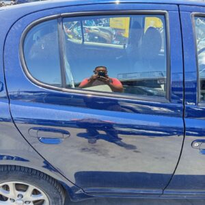 PUERTA TRASERA DERECHA TOYOTA YARIS (NCP1/NLP1/SCP1)