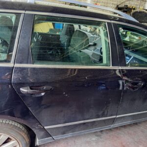PUERTA TRASERA DERECHA VOLKSWAGEN PASSAT VARIANT (3C5)