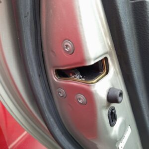 CERRADURA PUERTA TRASERA IZQUIERDA TOYOTA AVENSIS BERLINA (T25)
