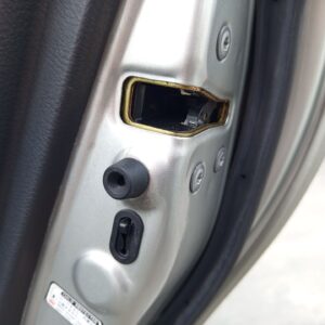 CERRADURA PUERTA TRASERA DERECHA TOYOTA AVENSIS BERLINA (T25)