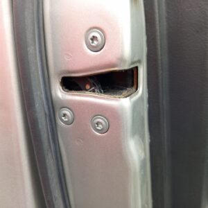 CERRADURA PUERTA DELANTERA IZQUIERDA TOYOTA AVENSIS BERLINA (T25)