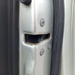 CERRADURA PUERTA DELANTERA DERECHA TOYOTA AVENSIS BERLINA (T25)