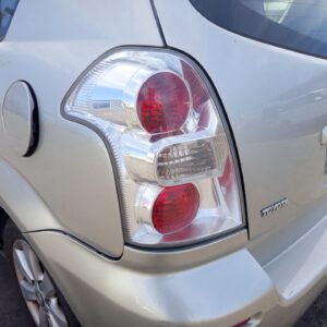 PILOTO TRASERO IZQUIERDO TOYOTA COROLLA VERSO (R1)