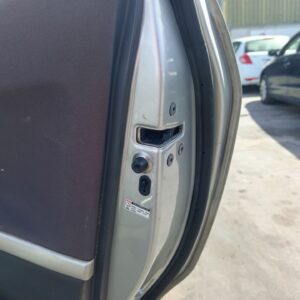 CERRADURA PUERTA TRASERA DERECHA TOYOTA COROLLA VERSO (R1)