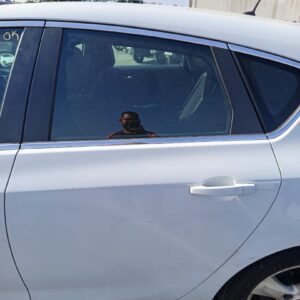 PUERTA TRASERA IZQUIERDA OPEL ASTRA J BERLINA 5P