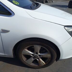 ALETA DELANTERA DERECHA OPEL ASTRA J BERLINA 5P