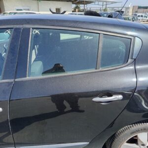PUERTA TRASERA IZQUIERDA RENAULT MEGANE III BERLINA 5P