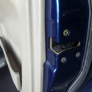 CERRADURA PUERTA DELANTERA DERECHA NISSAN TERRANO II (R20)