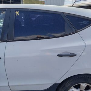 PUERTA TRASERA IZQUIERDA HYUNDAI IX35 (EL/LM)
