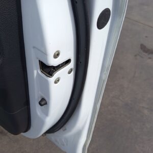 CERRADURA PUERTA DELANTERA DERECHA KIA VENGA (YN)
